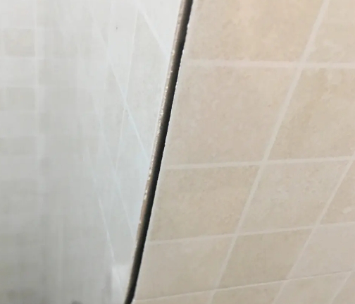 城步瓷砖空鼓维修公司分享阳台瓷砖脱落的修复过程可以分为以下几个步骤