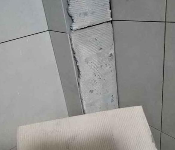 城步瓷砖空鼓维修公司分享下厨房瓷砖脱落的补救措施。